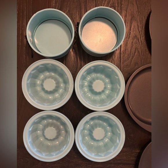 Wilton Cake Pans Easy Layers & Heart - Picture 10 of 10